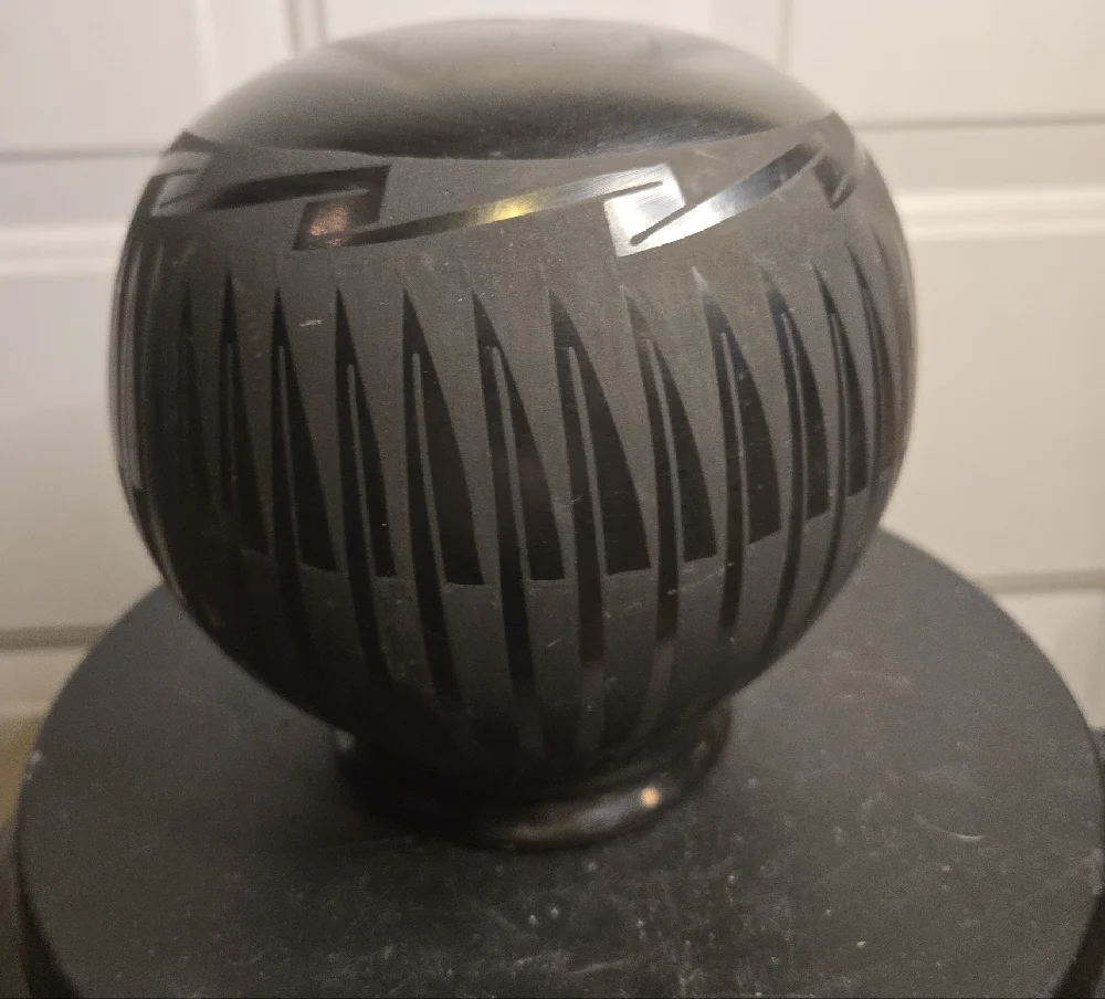 Tomasa Mora Mata Ortiz Black Pottery Ceramic Vase Signed